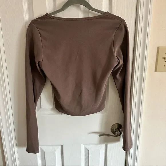 Move Theology Cropped Workout Top Size Medium - Picture 3 of 6